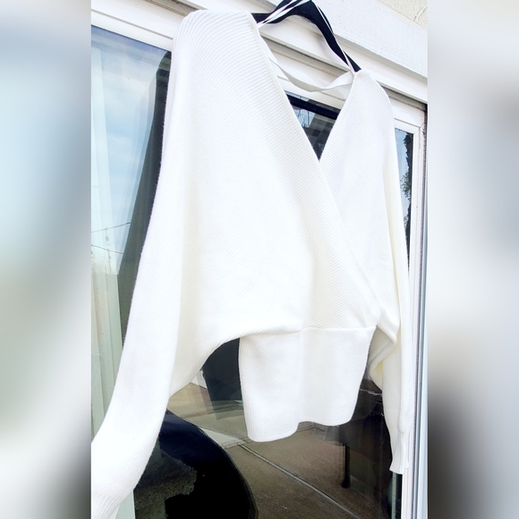 Love Tree Criss-Cross Cozy Soft White Knit Sweater Long Sleeve V-Neck - Size XL - Picture 9 of 13